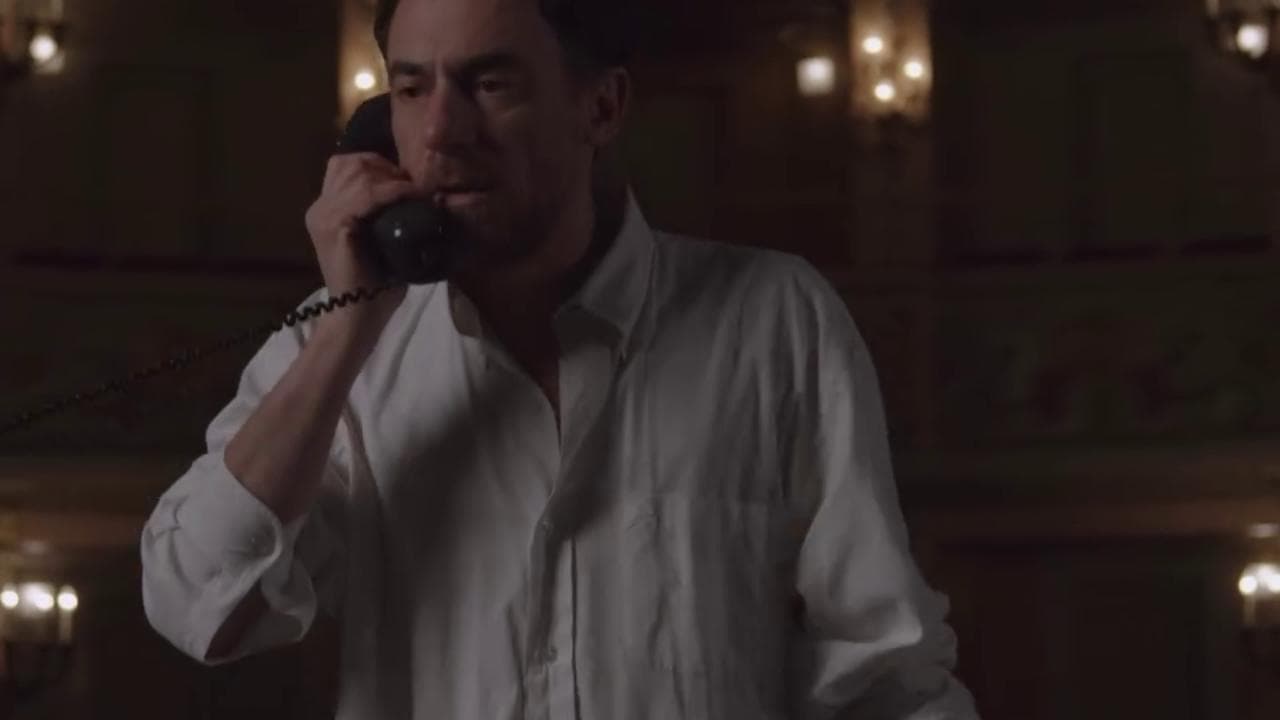 Giustizia, Elio Germano celebra Gigi Proietti: lo sketch al telefono per dire no al referendum
