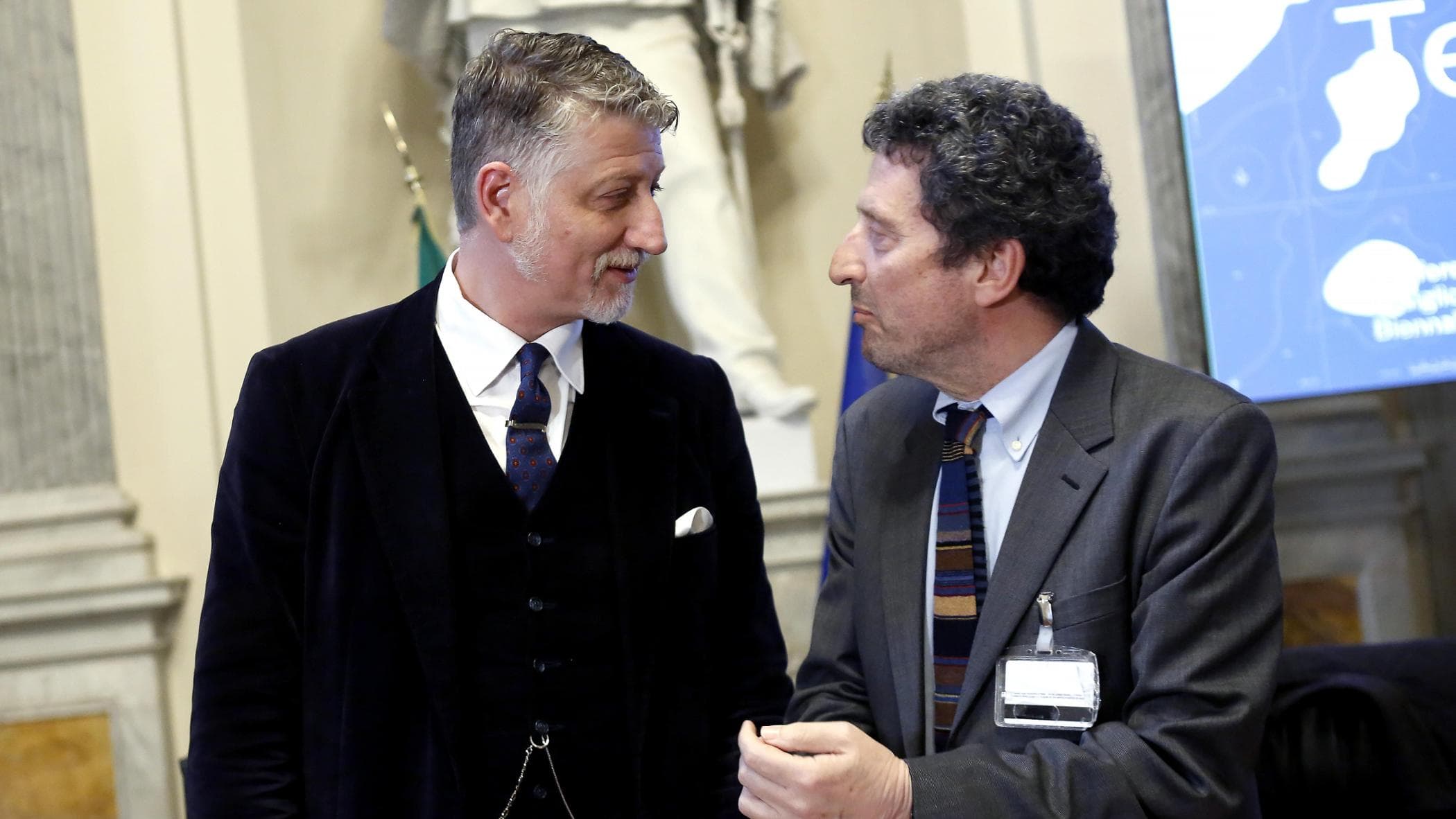 Giuli contro Buttafuoco: “Il governo non voleva la Russia alla Biennale”