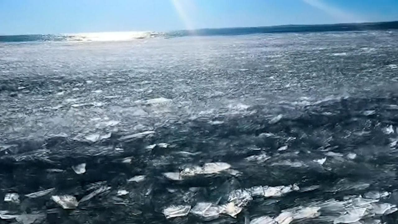 Cina: lo spettacolo delle incredibili "onde di ghiaccio" del lago Hulun