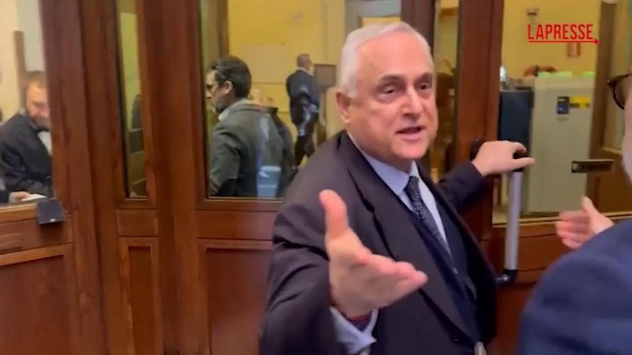 Lazio, Lotito sbotta al giornalista: "Lo stadio tornerà a riempirsi quando finirà la gente come te"