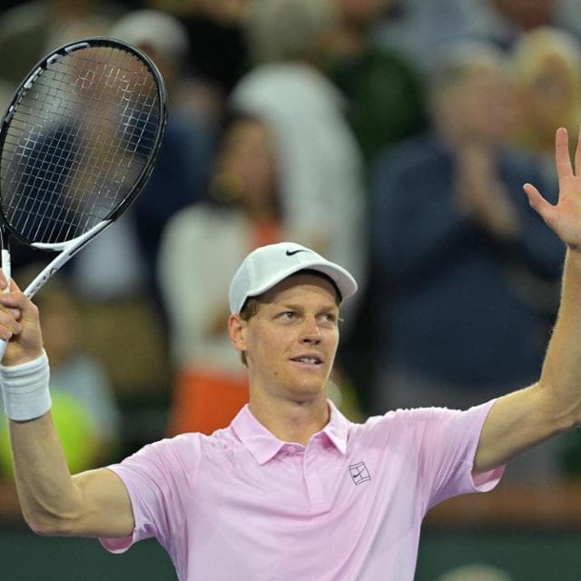 Indian Wells, Alcaraz için kadifeyle ilk kez sahneye çıkıyor. Djokovic seti bırakıyor, Sinner bu gece sahada