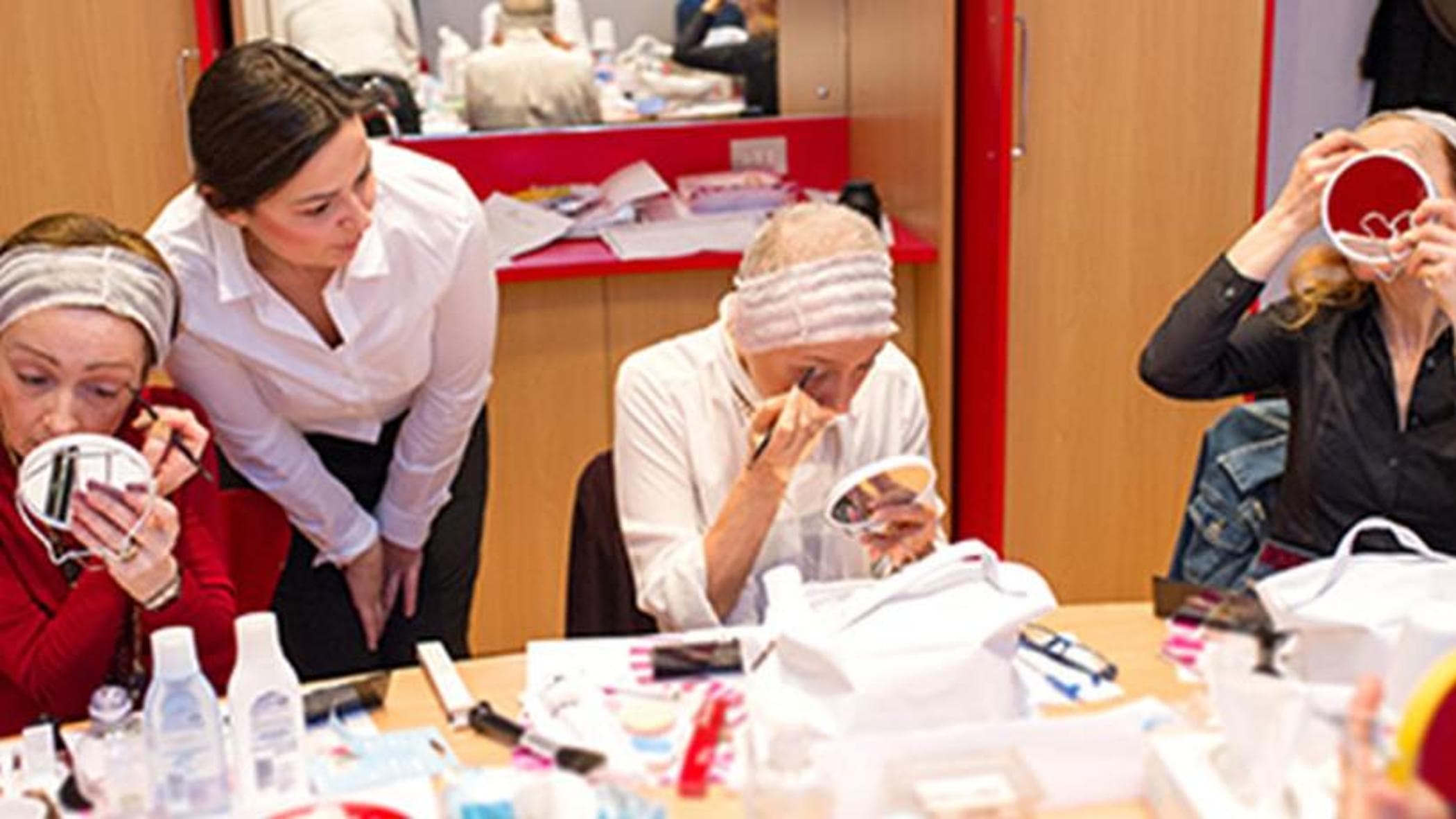 Onkoloji terapisinde kadınlar: “La forza e il smile” güzellik laboratuvarlarında destek