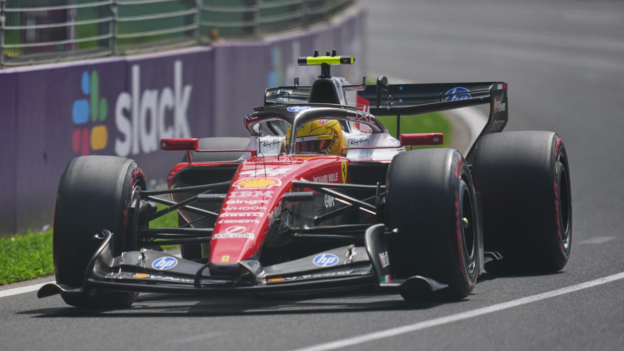 Hamilton e i dubbi sul rapporto di compressione Mercedes: “La stagione rischia di essere già finita”