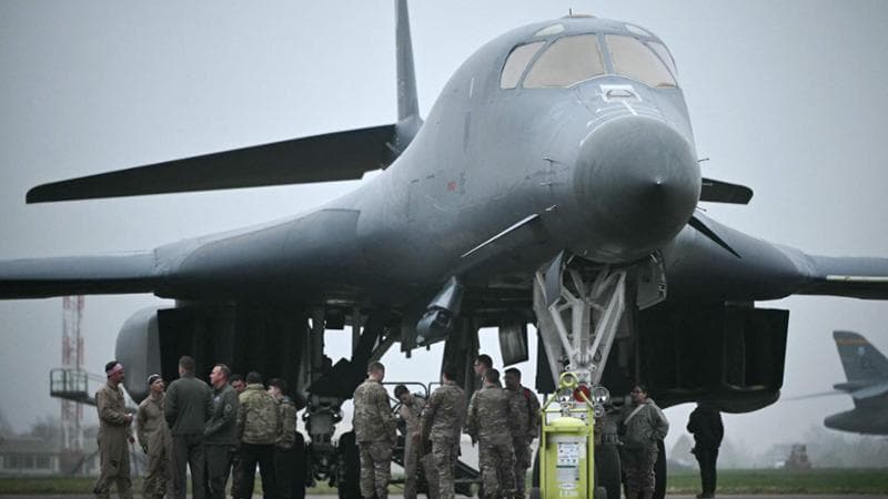 Una settimana di raid: sull’Iran un diluvio di missili, gli Usa rinforzano l’Armada