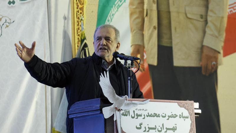 A Teheran la prima faglia nel potere sulla de-escalation e la grande battaglia per la nuova Guida