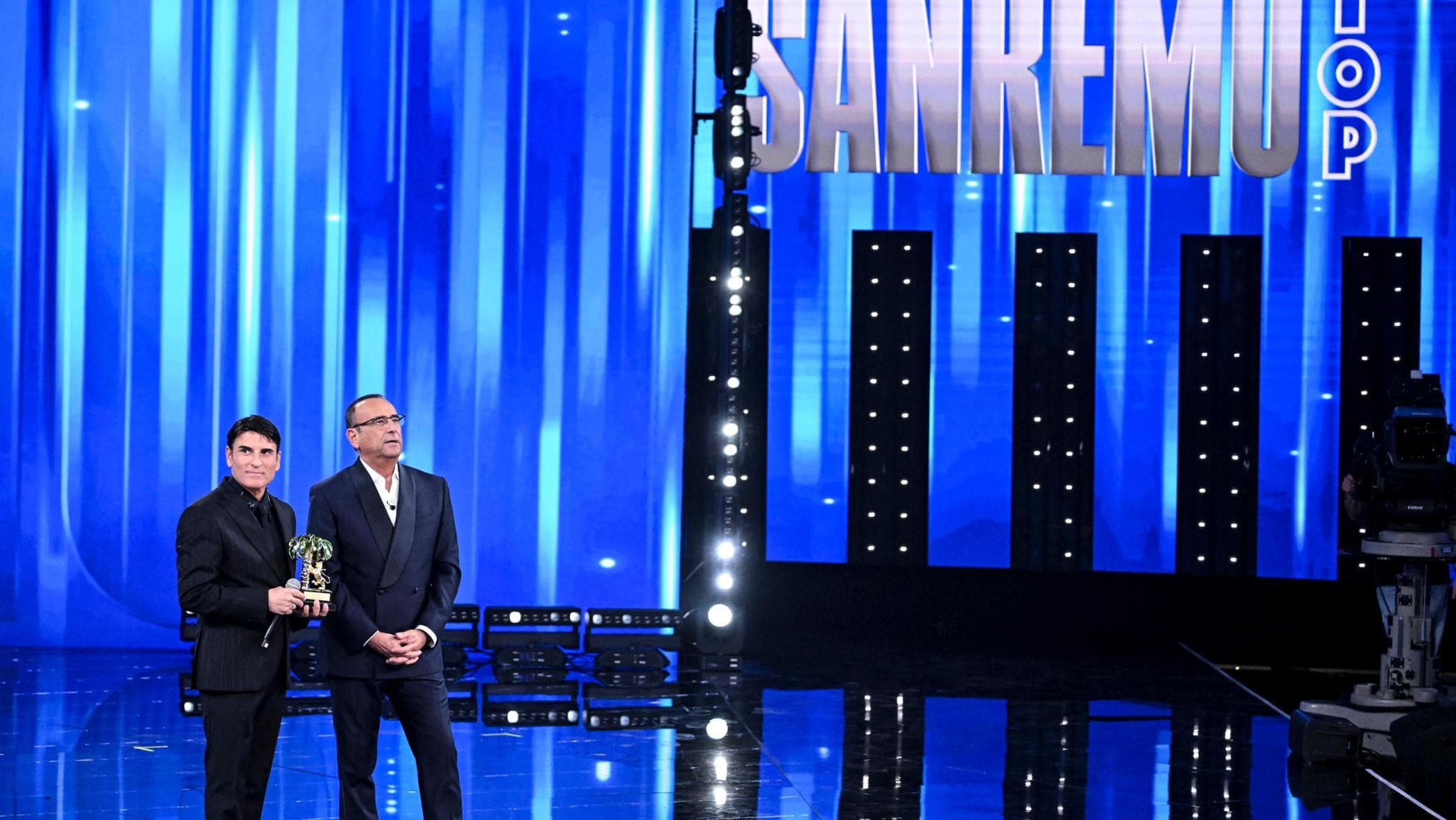 Ascolti tv, “C’è posta per te” di De Filippi batte “Sanremo top” di Conti. De Martino supera Scotti
