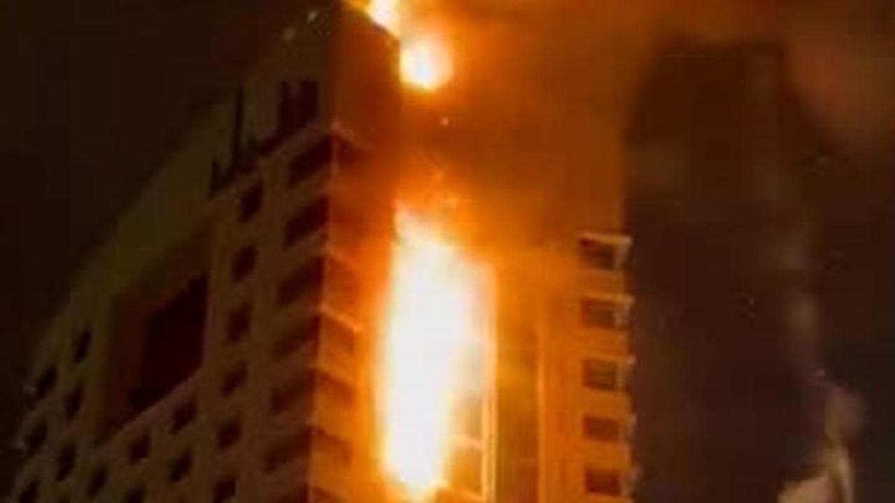 Medio Oriente, torre in fiamme a Kuwait City dopo attacco droni