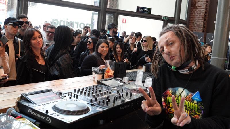 Milano,Tante persone, coda, all' Evento m2o Morning Club , Discoteca alla  Fabbrica del Vapore , nella foto Shorti DJ (Milano - , <credi