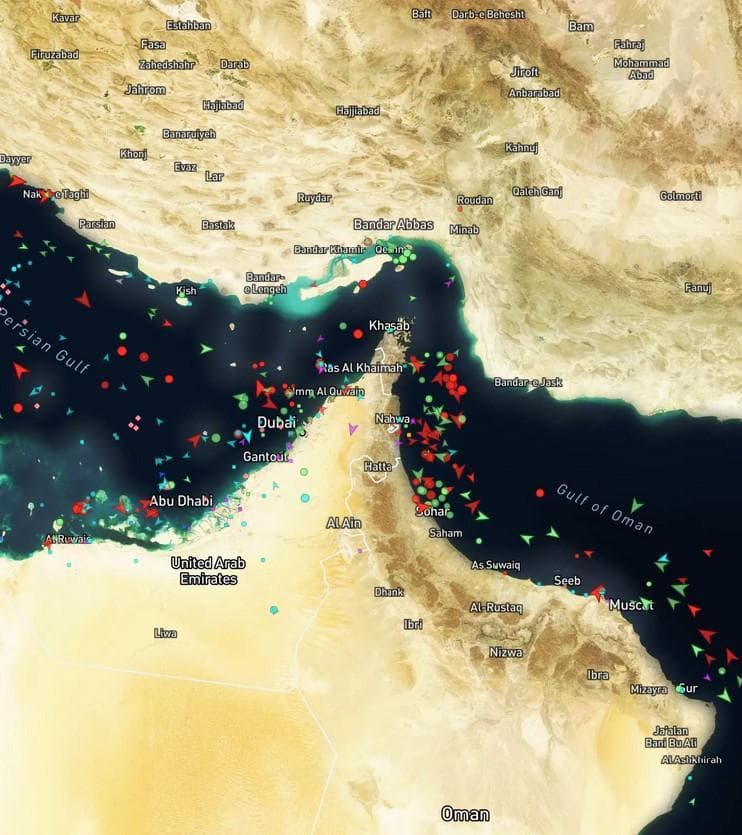 petroliere-in-fila-al-checkpoint-hormuz-e-c-chi-trucca-i-transponder