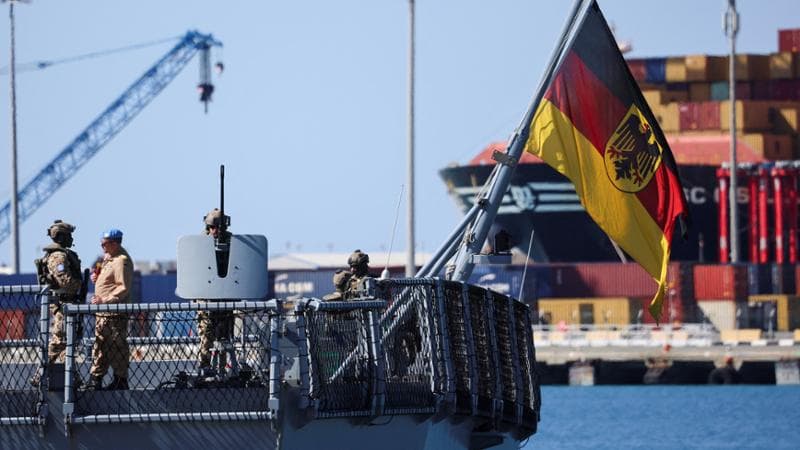 La fregata tedesca Nordrhein-Westfalen all'arrivo al porto di Limassol,Cipro
