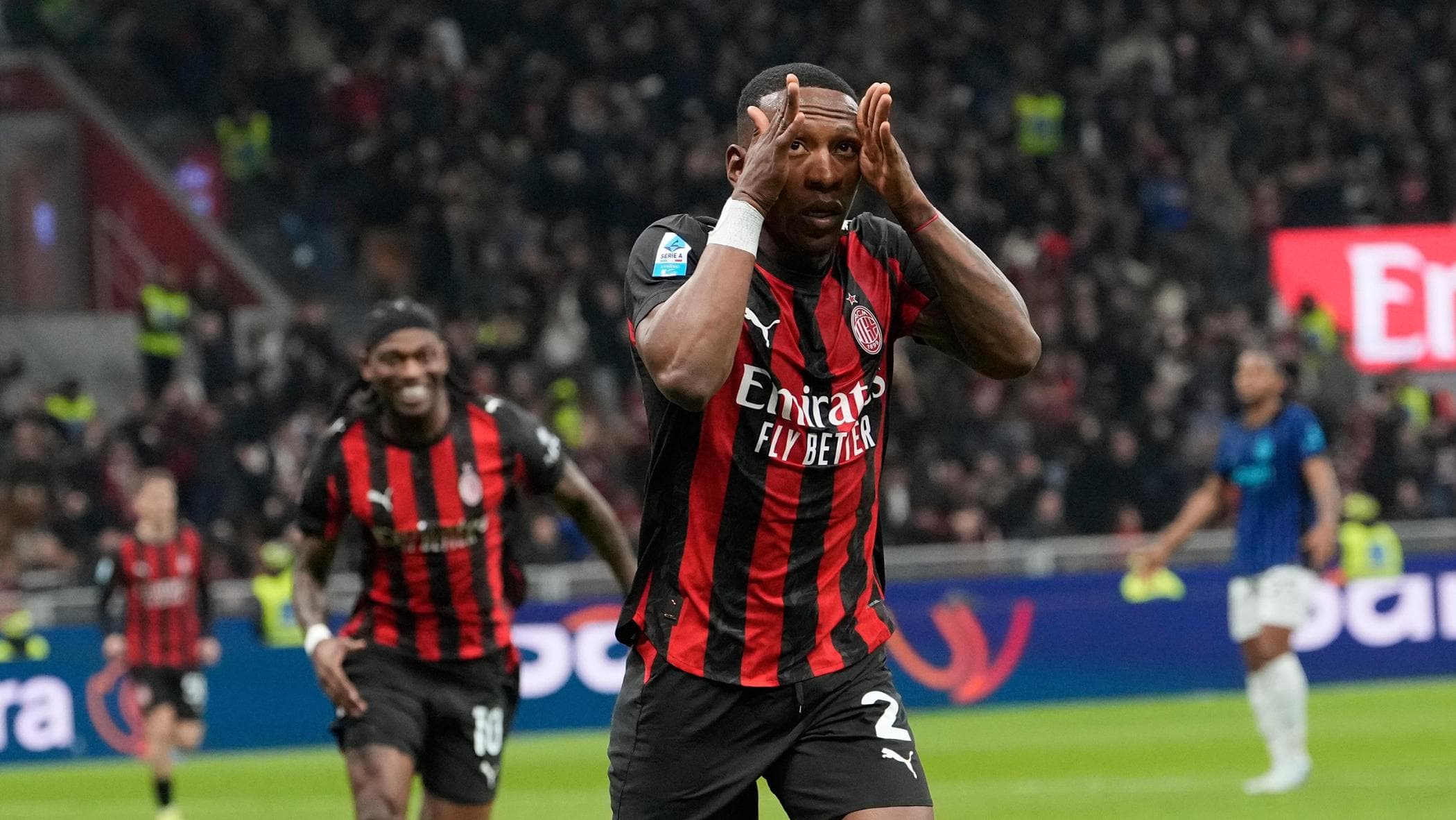 Il Milan vince 1-0 il derby e si porta a -7 dall'Inter: decide Estupiñan