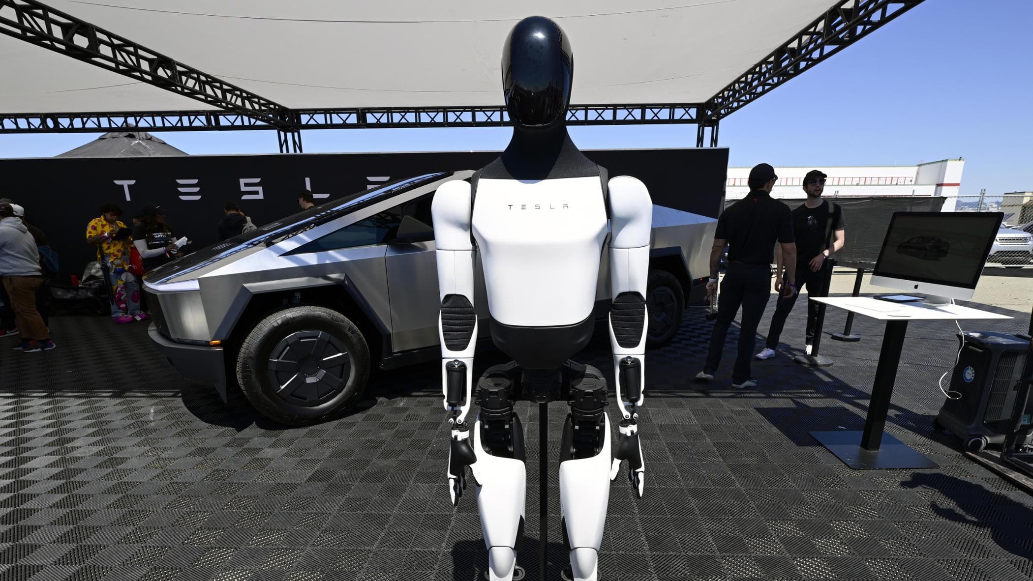 車を減らしてロボットを増やす、これがメーカーの新しい信念です