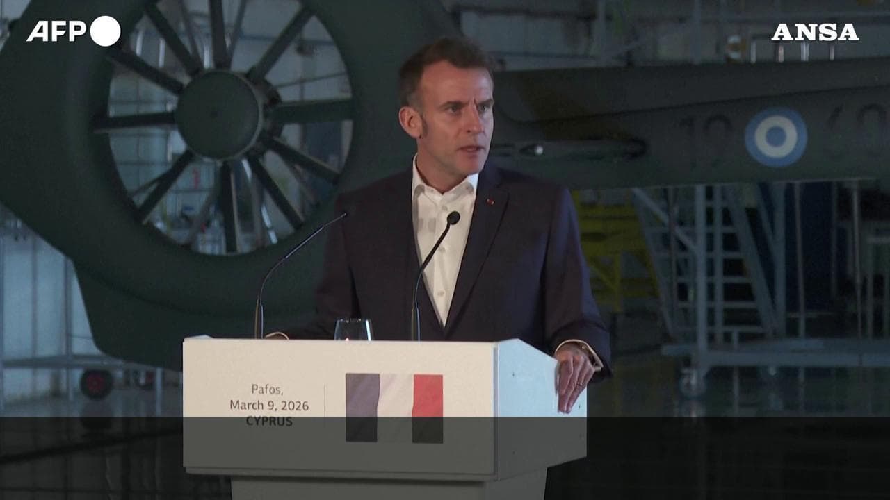 Iran, Macron: "Prepariamo missione difensiva per riaprire lo stretto di Hormuz"