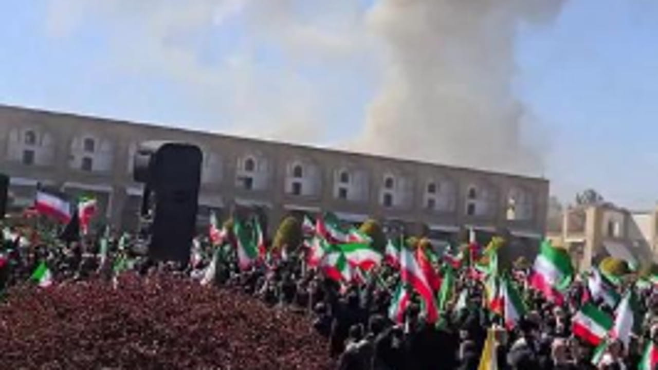 Isfahan, missile cade vicino alla manifestazione pro regime. La folla urla "Allah è il più grande"
