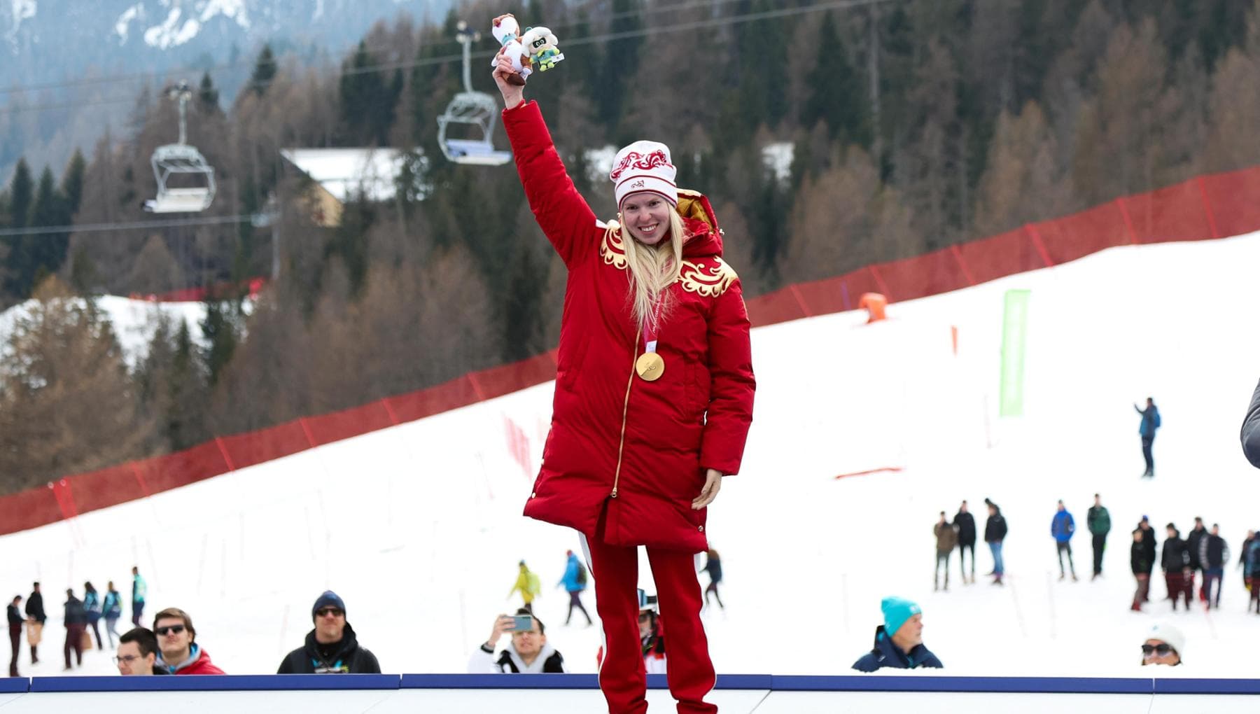 Medaglia, inno e bandiera, a Cortina è casa Russia. Voronchikhina: “Siamo un grande Paese”