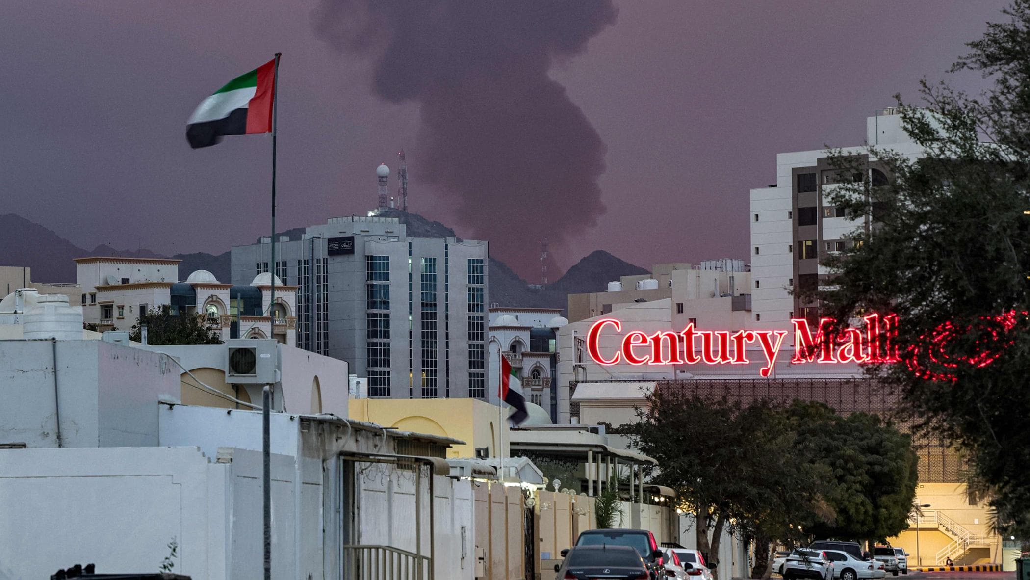 Il dilemma di Abu Dhabi: bersagliata dai missili, preferisce minimizzare