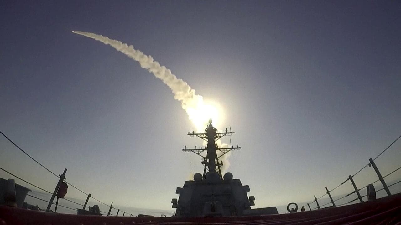 Guerra all'Iran, gli Usa diffondono il video degli attacchi: missili e caccia in azione