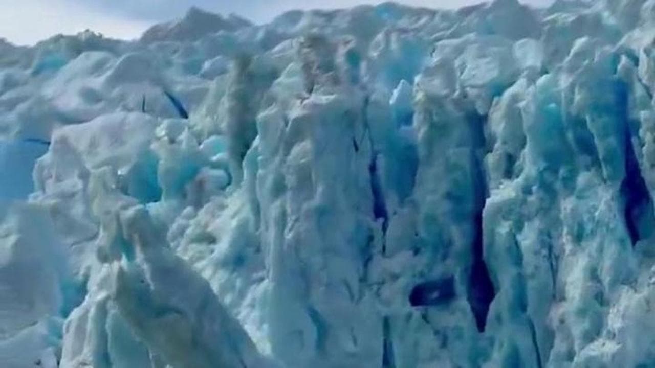 Cile, spettacolare distacco dal ghiacciaio San Rafael: un boato poi l'enorme crollo