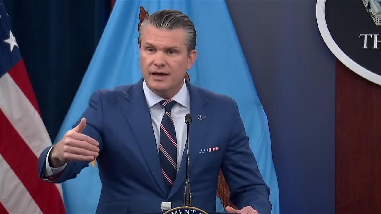 Iran, Hegseth: "Oggi i bombardamenti più pesanti di tutti". E recita un salmo con i giornalisti