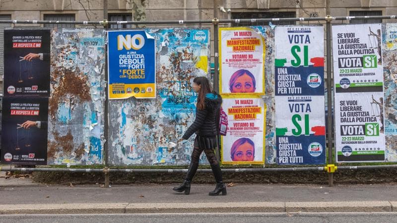 Milano, 10 marzo: manifesti per il referendum sulla giustizia
