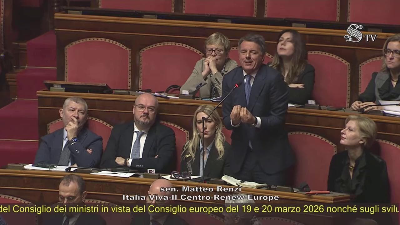 Benzina, Renzi punge Meloni: "Pensa alle accise mobili? Le immobili le ha alzate di 560 milioni"