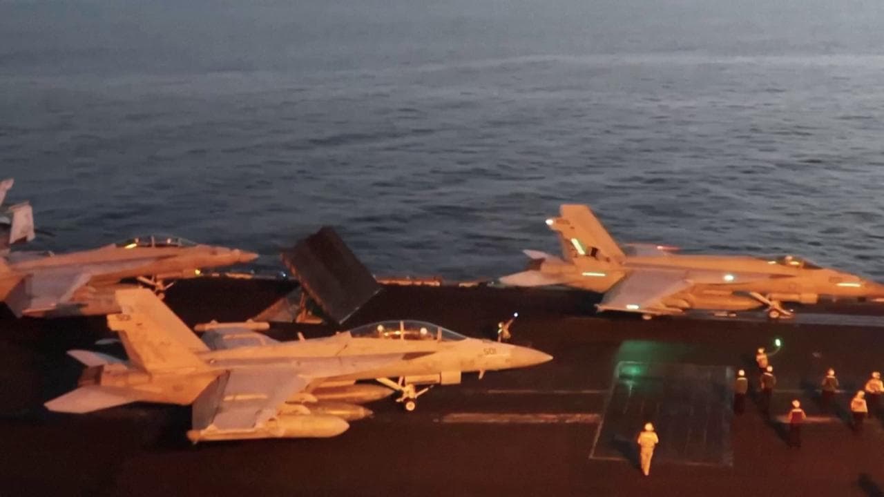 Guerra Usa-Iran, missili e jet in azione dalla portaerei Lincoln: il nuovo video del Pentagono