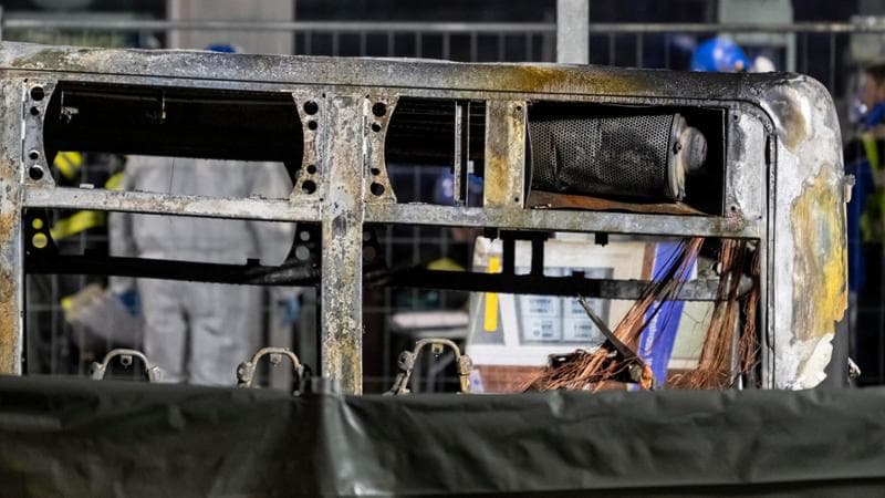 Il fuoco sul bus svizzero e le urla dei passeggeri: “Ho visto gente bruciare”