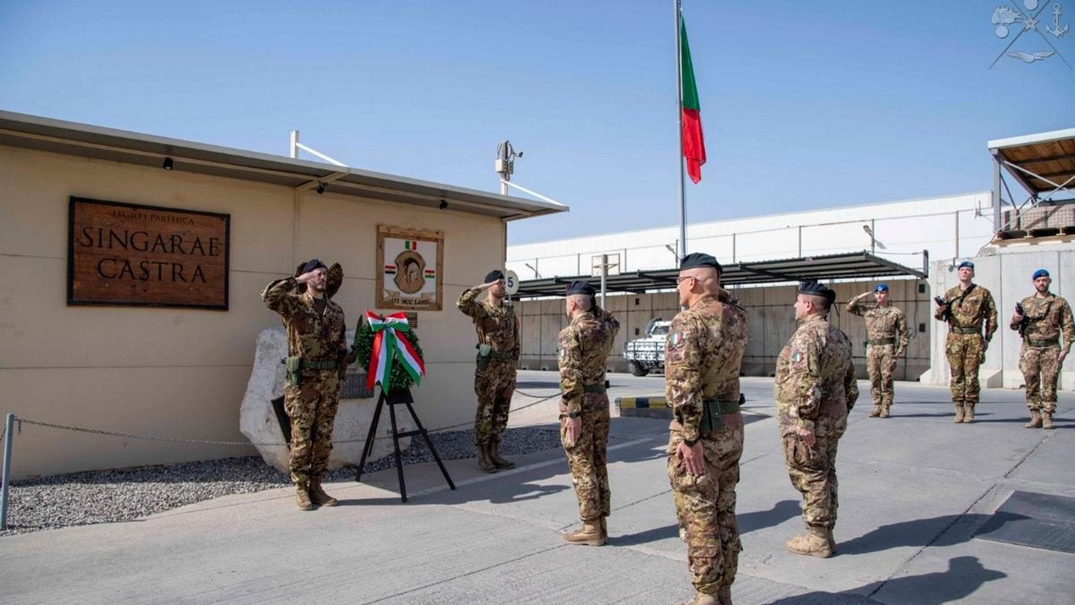 Droni colpiscono la base degli italiani a Erbil. Tajani: “Spostati nel bunker, stanno bene”