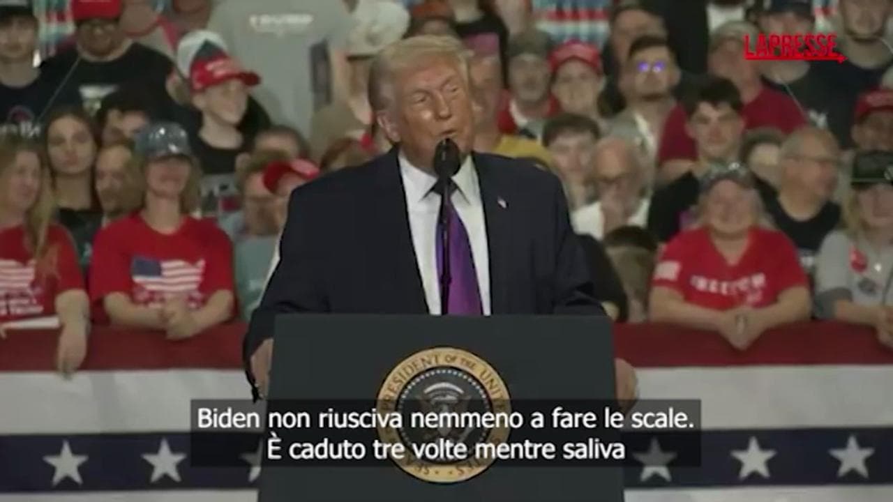 Usa, il comizio di Trump in Ohio: prima la battuta su Biden poi il malore di una donna nel pubblico