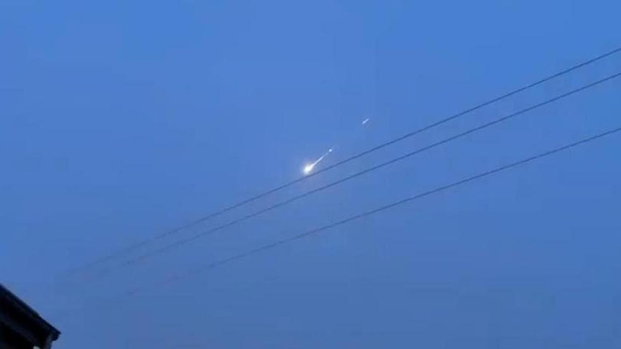 Un meteorite illumina il Belgio: la scia di fuoco nei cieli di Ochamps