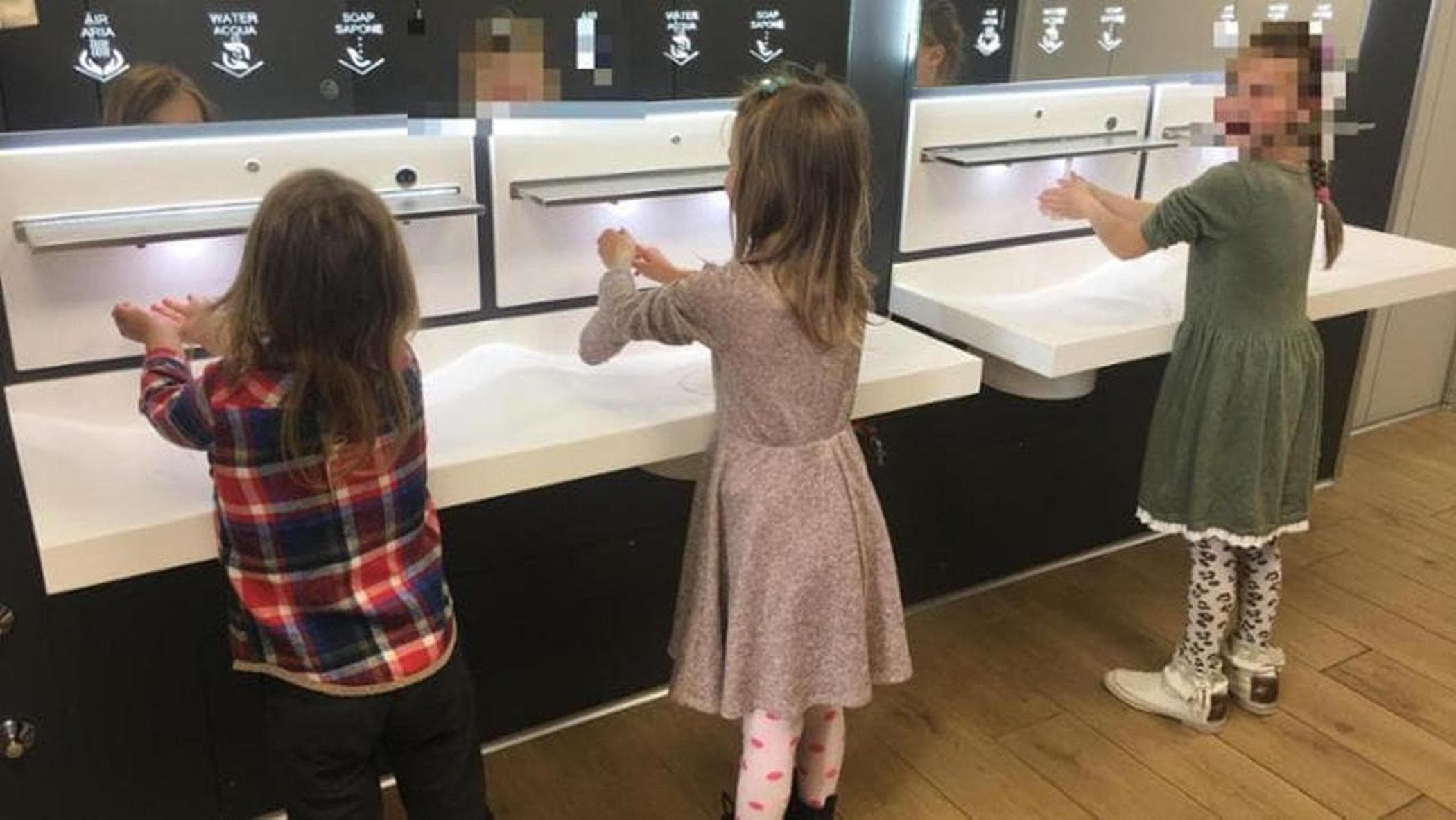 Famiglia nel bosco, uno dei tre bimbi inizia lo sciopero della fame. Oggi la visita della Garante