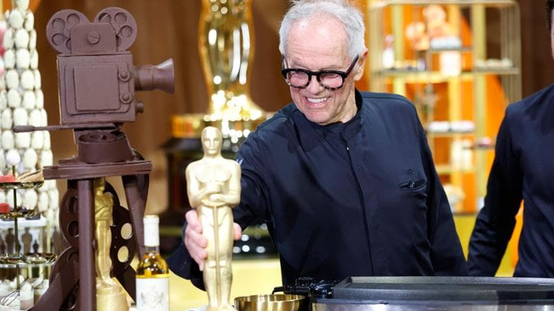 Lo chef Wolfgang Puck e le sue creazioni di cioccolato per il Ballo del Governatore