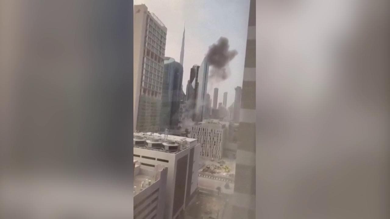Dubai, colpito un palazzo nel quartiere finanziario. Le autorità: "Detriti di un'intercettazione"