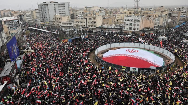 Teheran, sfida sotto ai missili: i leader in piazza tra i sostenitori