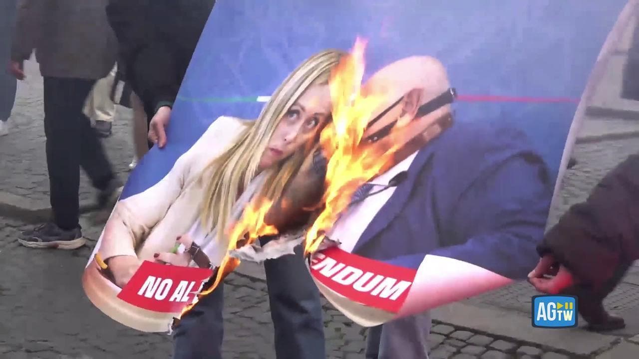 Roma, al corteo per il no alla guerra e al referendum bruciate immagini di Meloni e Nordio