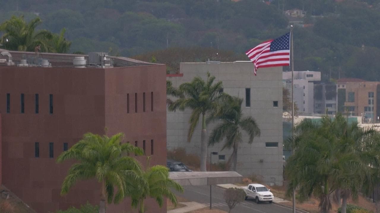 Caracas, riapre l'ambasciata Usa in Venezuela. Issata la bandiera