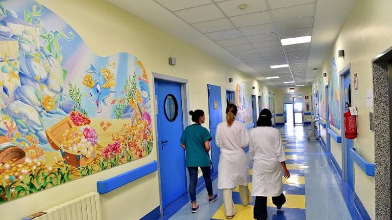 Più giovani e più donne i medici preparano il cambio della guardia
