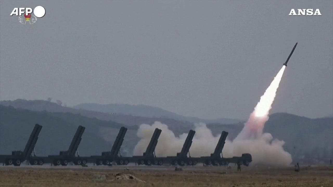 Corea del Nord: test di lanciarazzi multipli da 600 mm con capacità nucleare