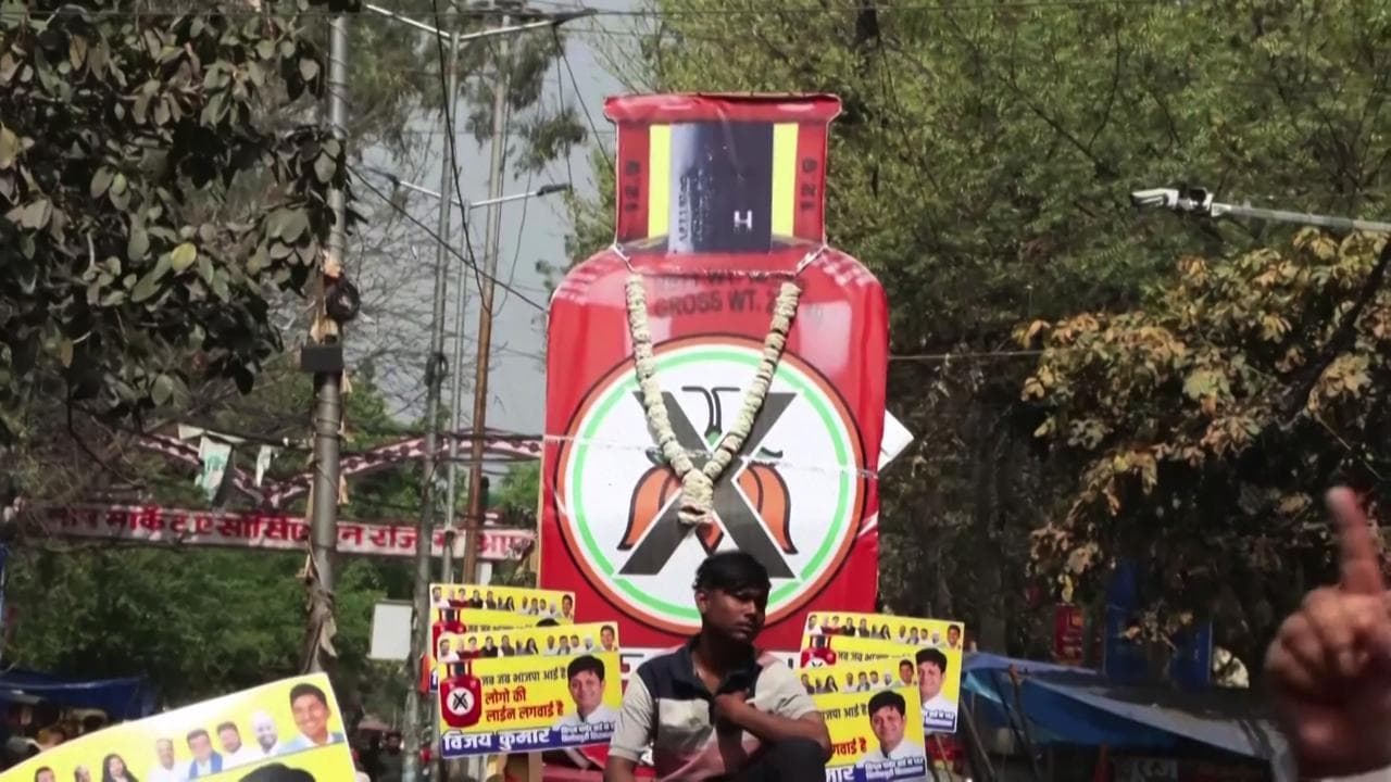 India, proteste per la carenza di gas da cucina a causa della guerra Usa-Iran