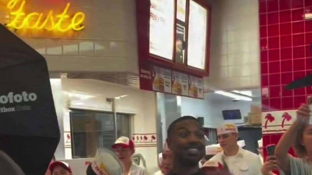 Oscar e patatine fritte: la "cena di gala" di Michael B. Jordan dopo la vittoria come miglior attore