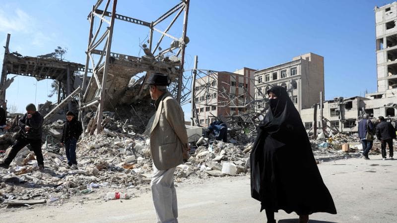 Le voci da Teheran. “Bombe dall’alto e retate nelle case”