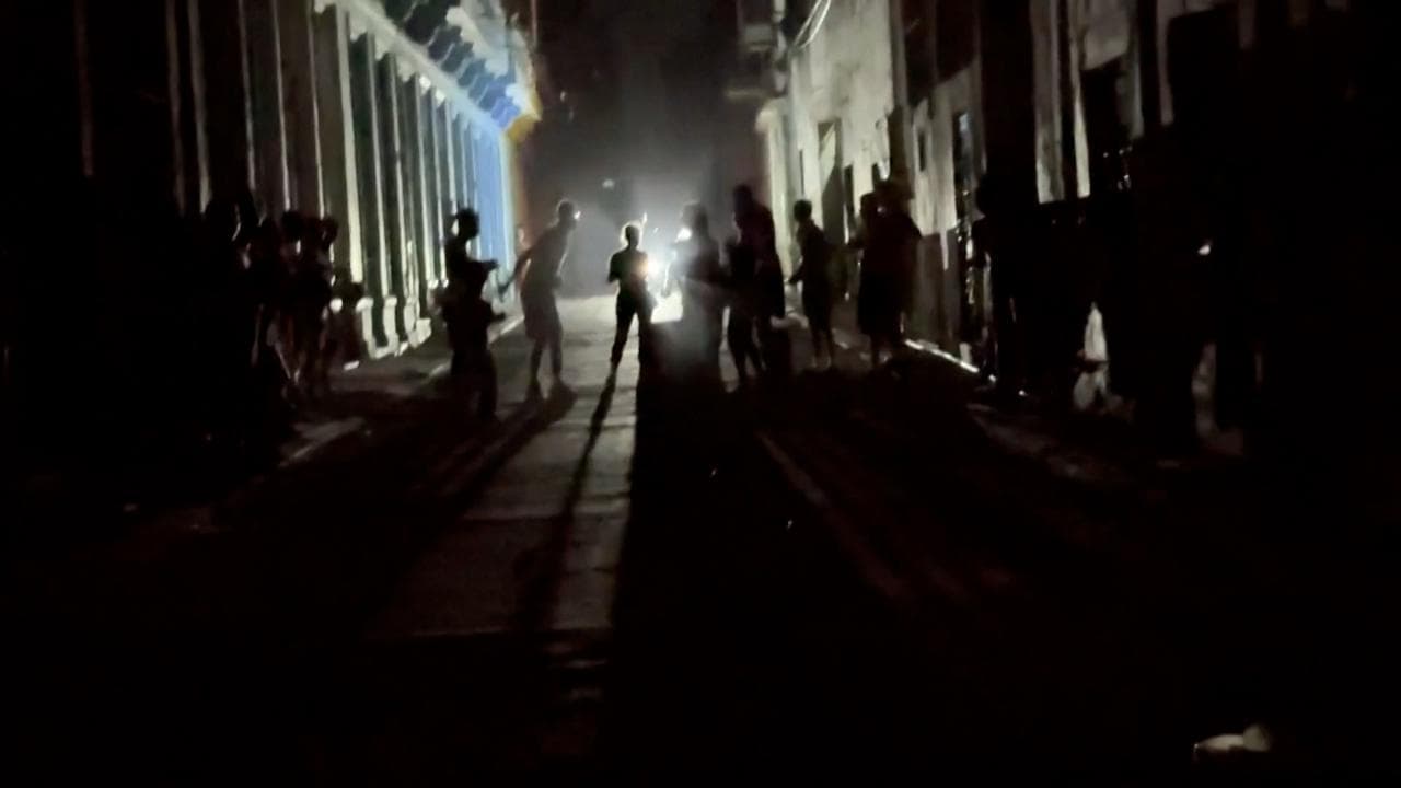Cuba: blackout totale, migliaia di persone al buio