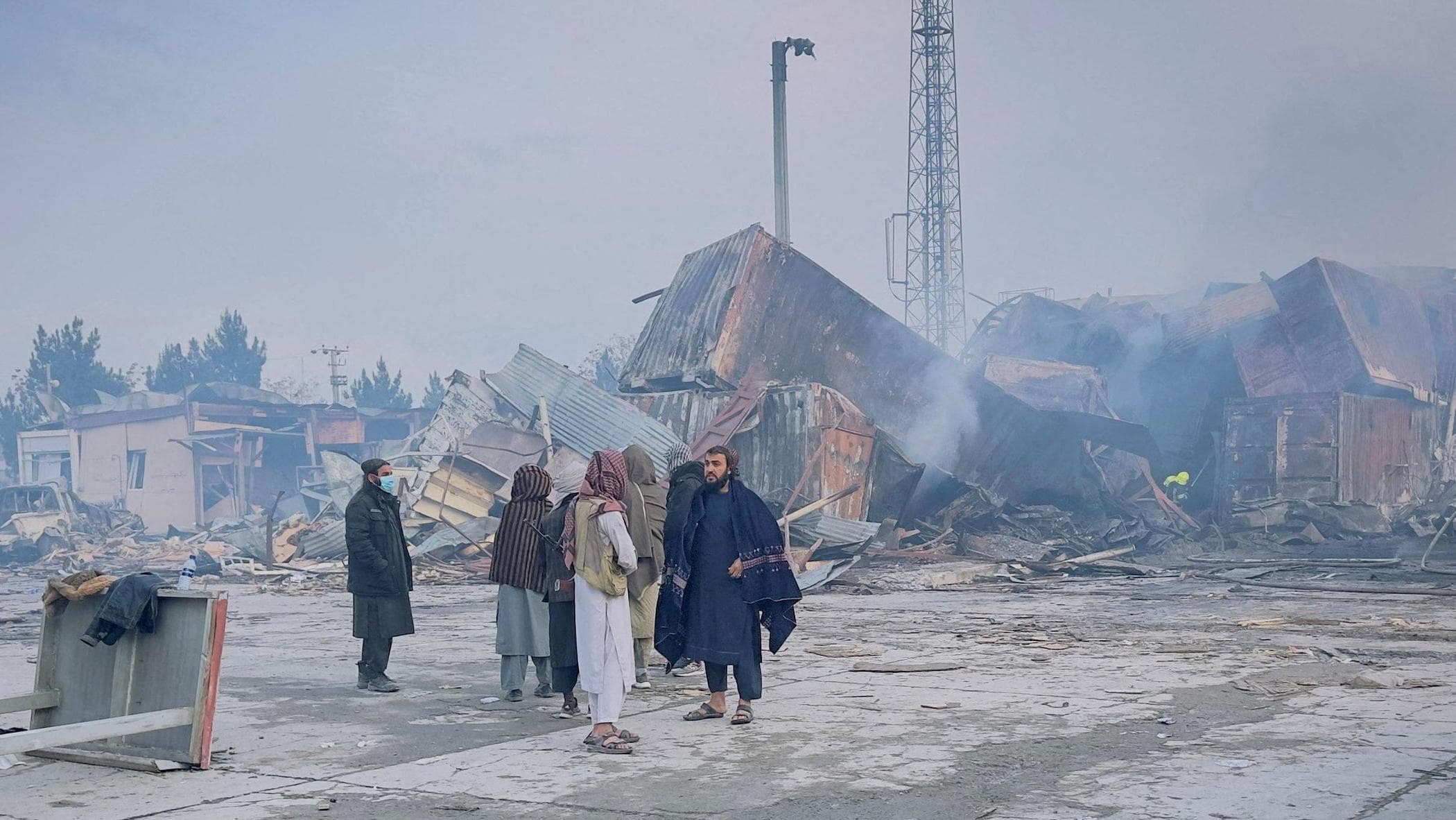 Strage di civili nell’ospedale di Kabul: perché il Pakistan bombarda l’Afghanistan