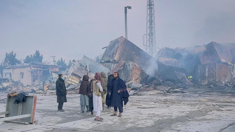 Strage di civili nell’ospedale di Kabul: perché il Pakistan bombarda l’Afghanistan