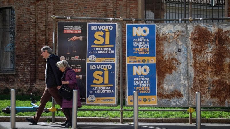 Manifesti per il referendum del 22 e 23 marzo a Milano&nbsp;
