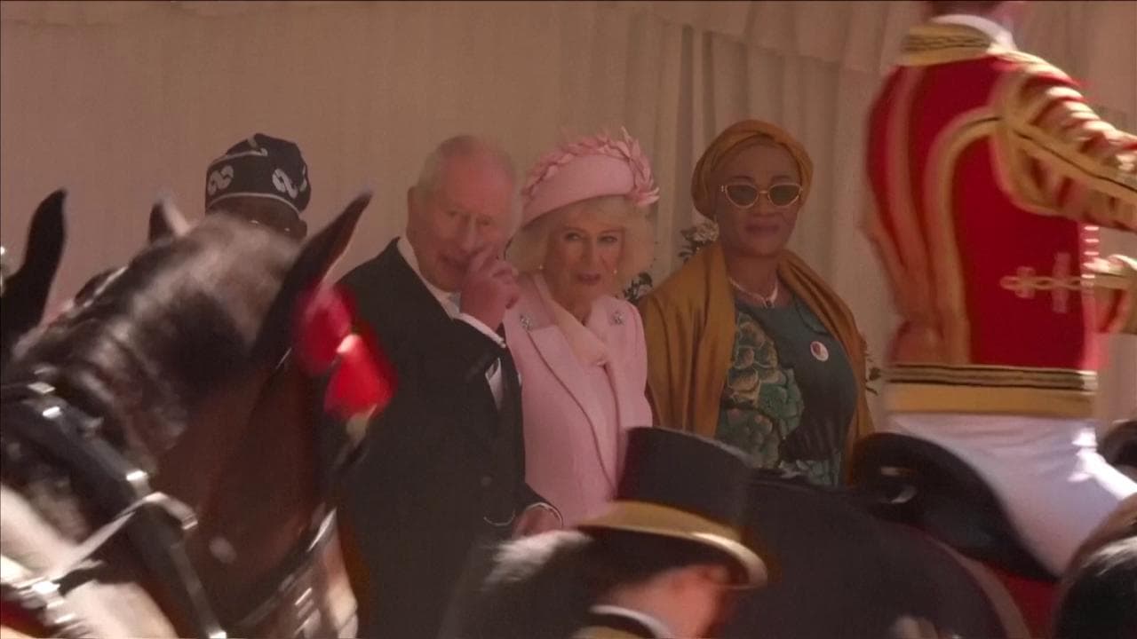 Carrozze, inni e guardie reali: il presidente nigeriano Tinub a Windsor, l'accoglienza è solenne
