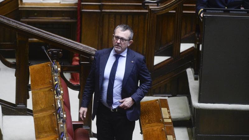 Caso Delmastro: quell’incontro dal notaio, le coincidenze delle date e la srl nascosta alla Camera