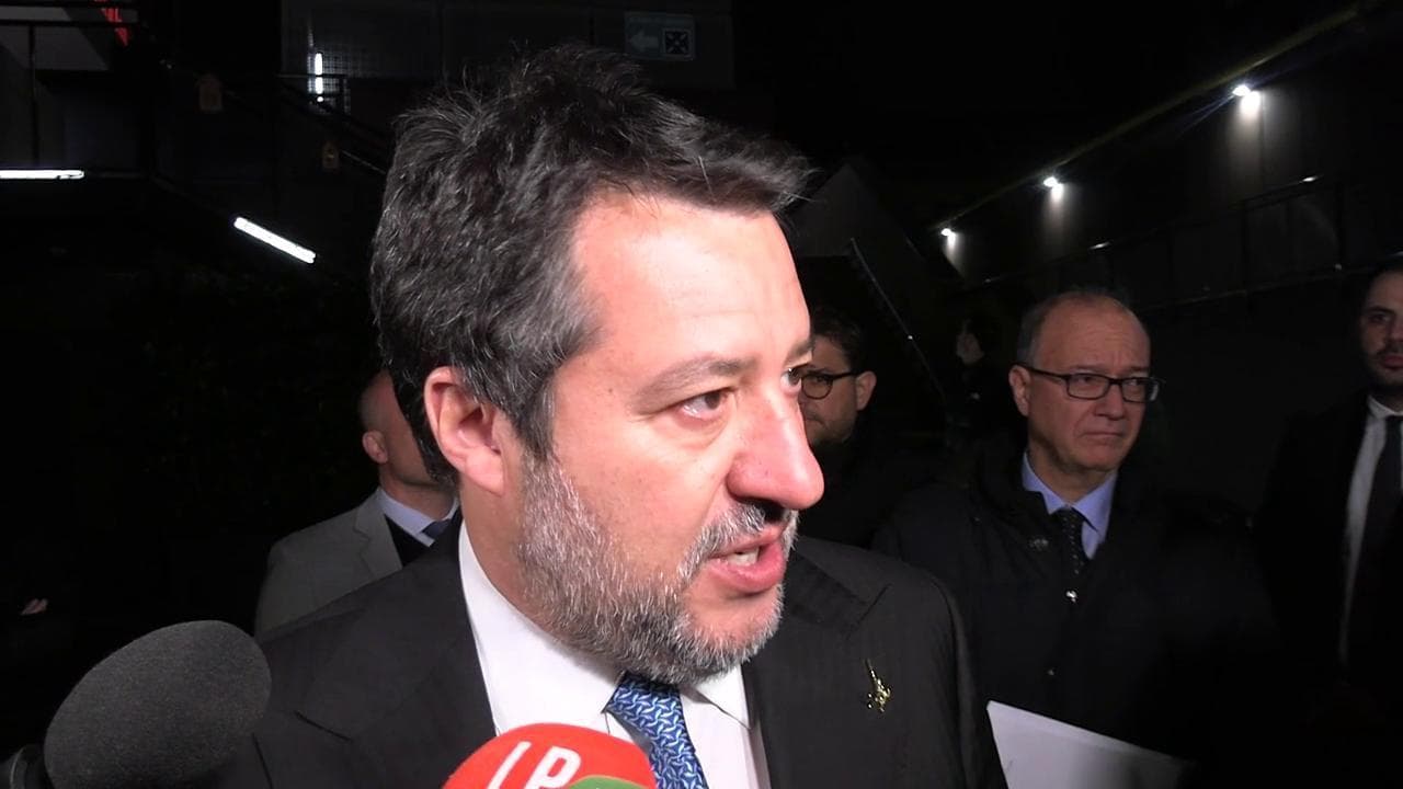 Iran, Salvini: "Qualcuno ha scatenato la guerra senza avviso, spero sappia anche quando finirla"