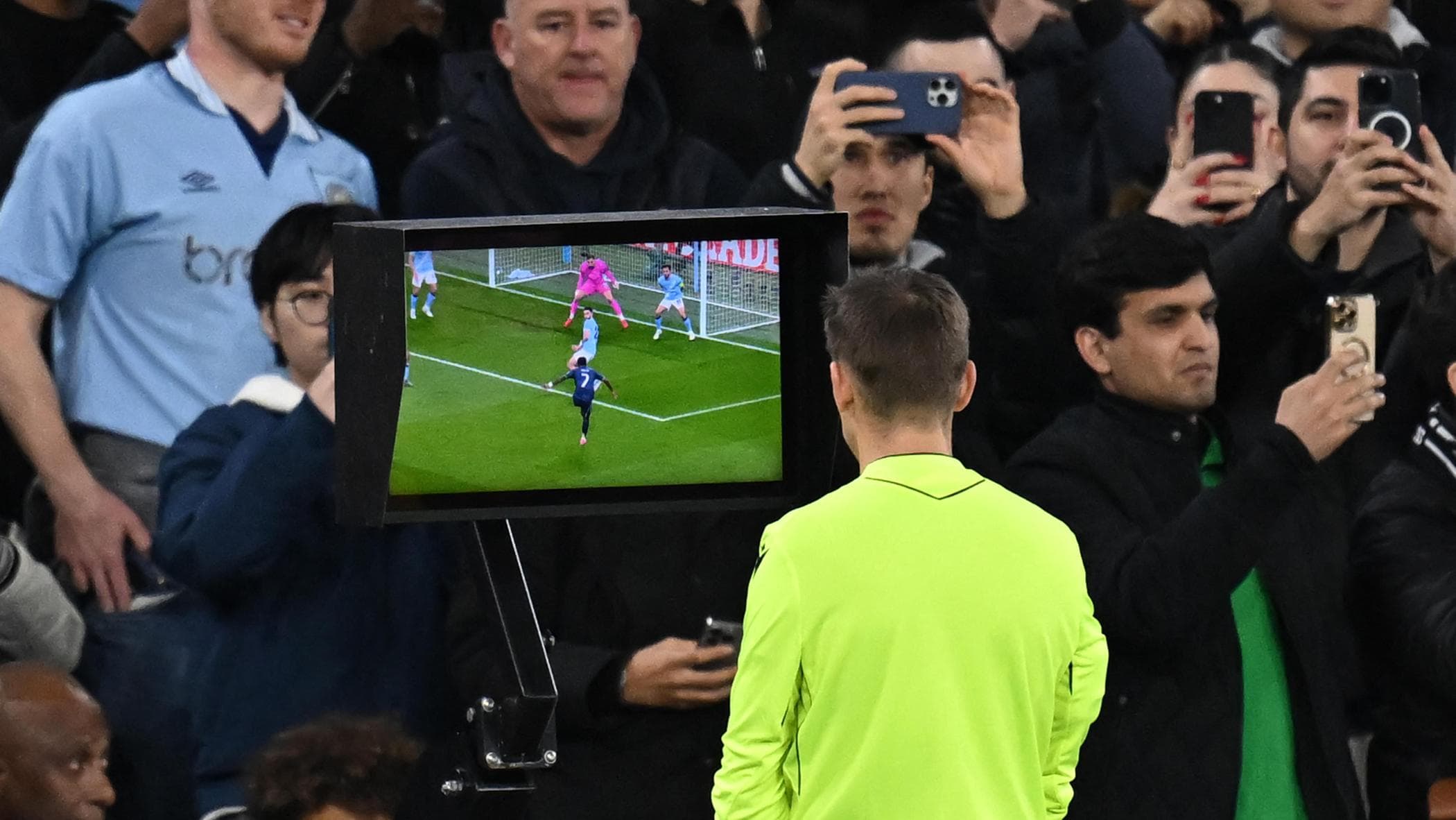 UEFA uyarıyor: “Futbolumuzda çok fazla VAR var” Ve Serie A bunu Premier'den çok daha fazla kullanıyor – Calcio