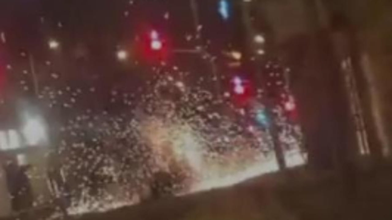 Israele, il missile spezzato si schianta davanti all'auto